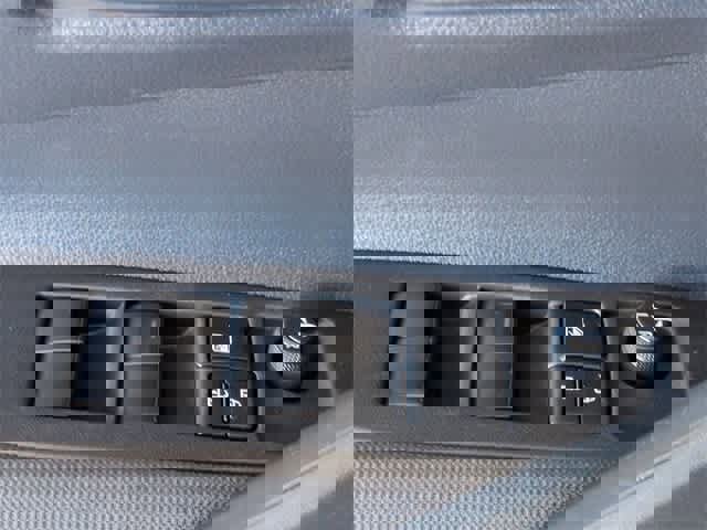 Used 2022 Toyota Corolla LE image 38