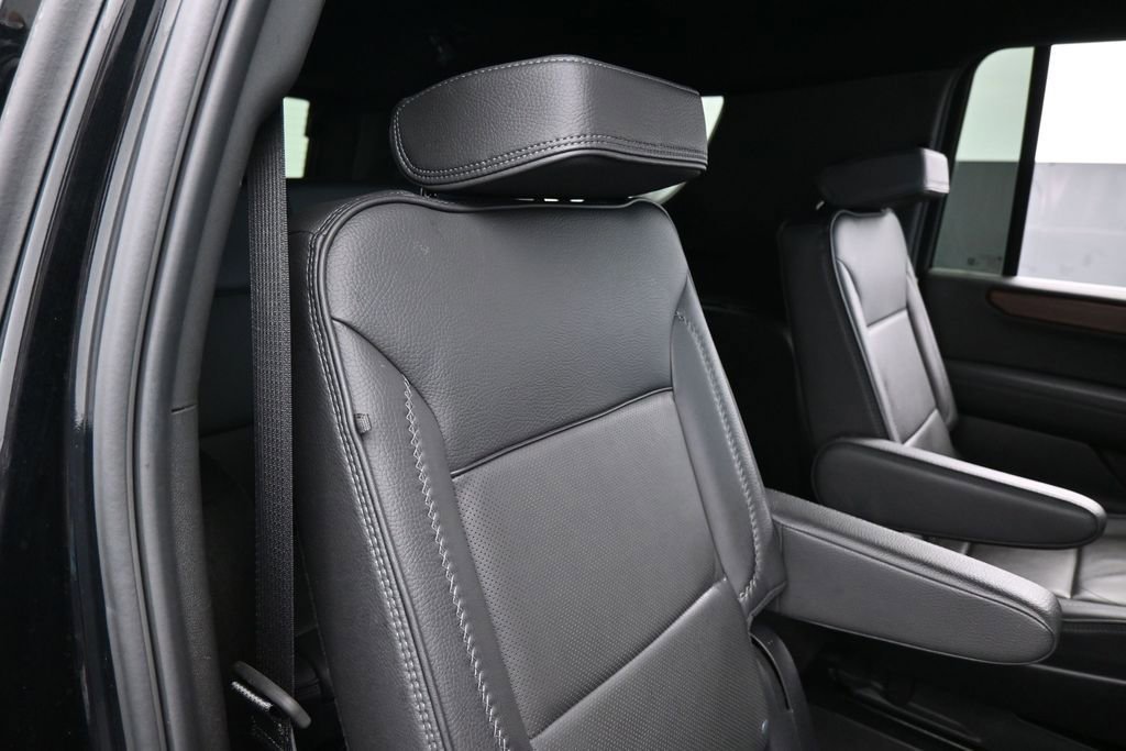 Used 2025 GMC Yukon XL Denali AWD/4WD image 46