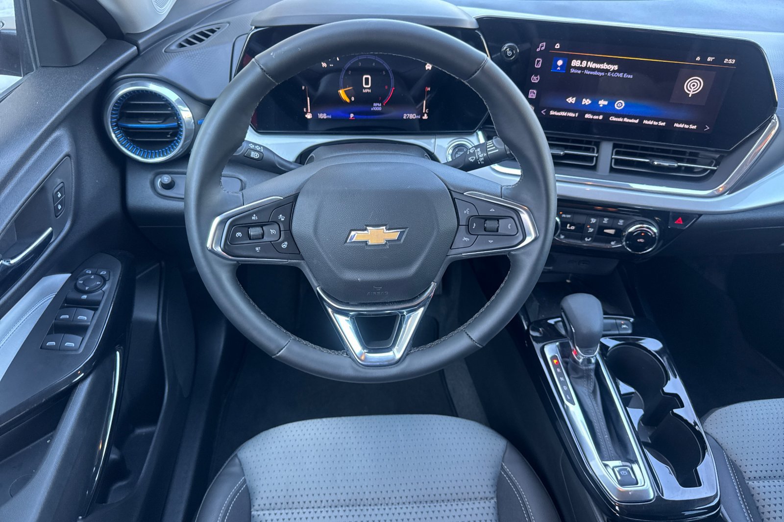 Used 2026 Chevrolet Trax LT w/ Sunroof Package FWD image 17