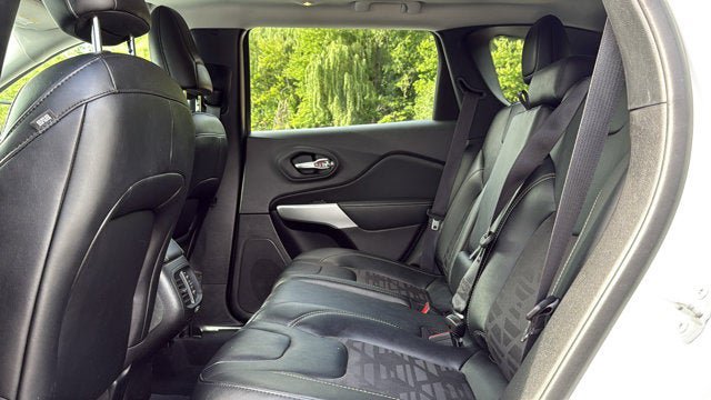 Certified 2022 Jeep Cherokee Latitude w/ Sun & Sound Group AWD/4WD image 26