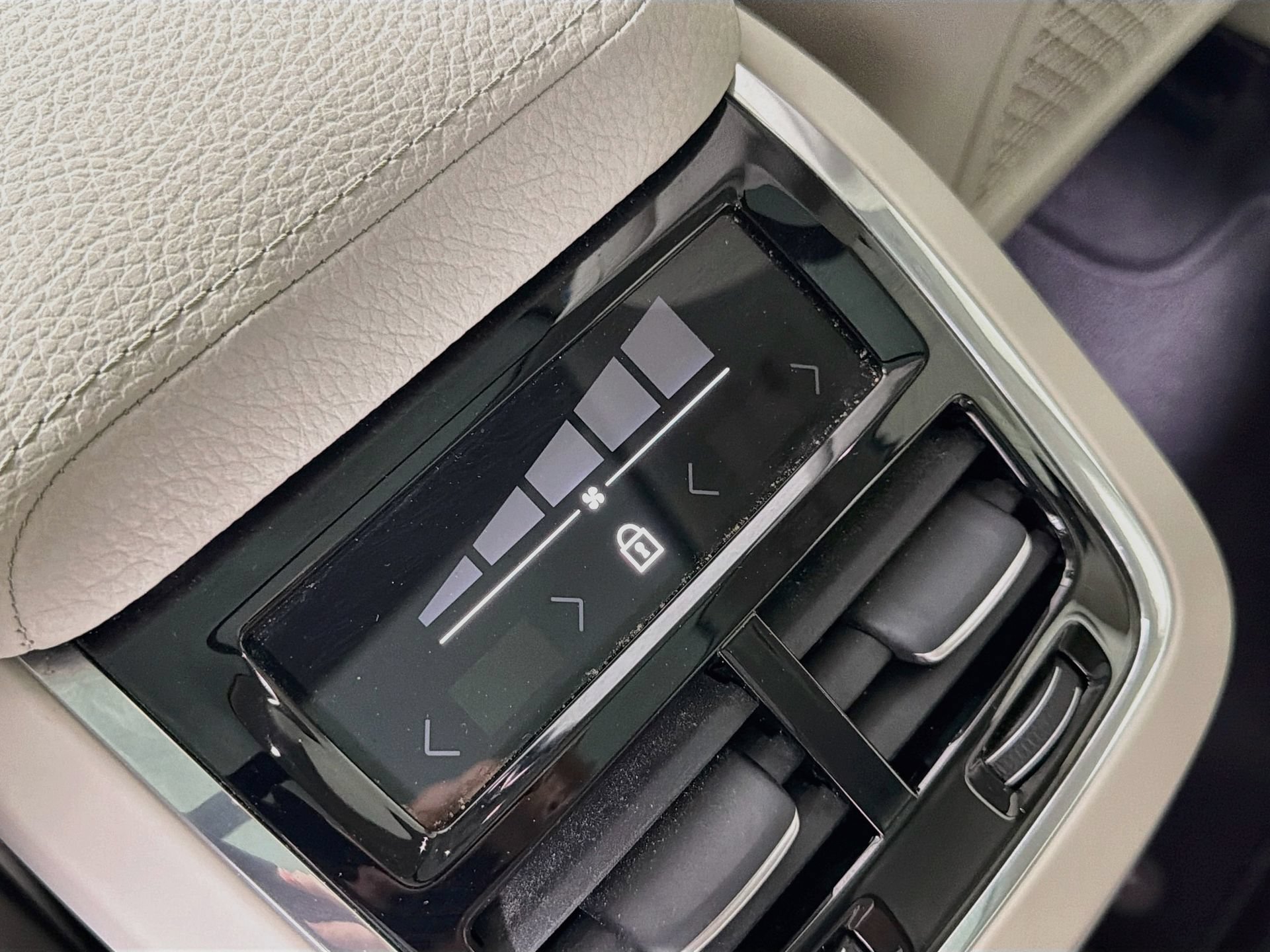 Used 2019 Volvo XC60 T5 Inscription w/ Protection Package FWD image 28