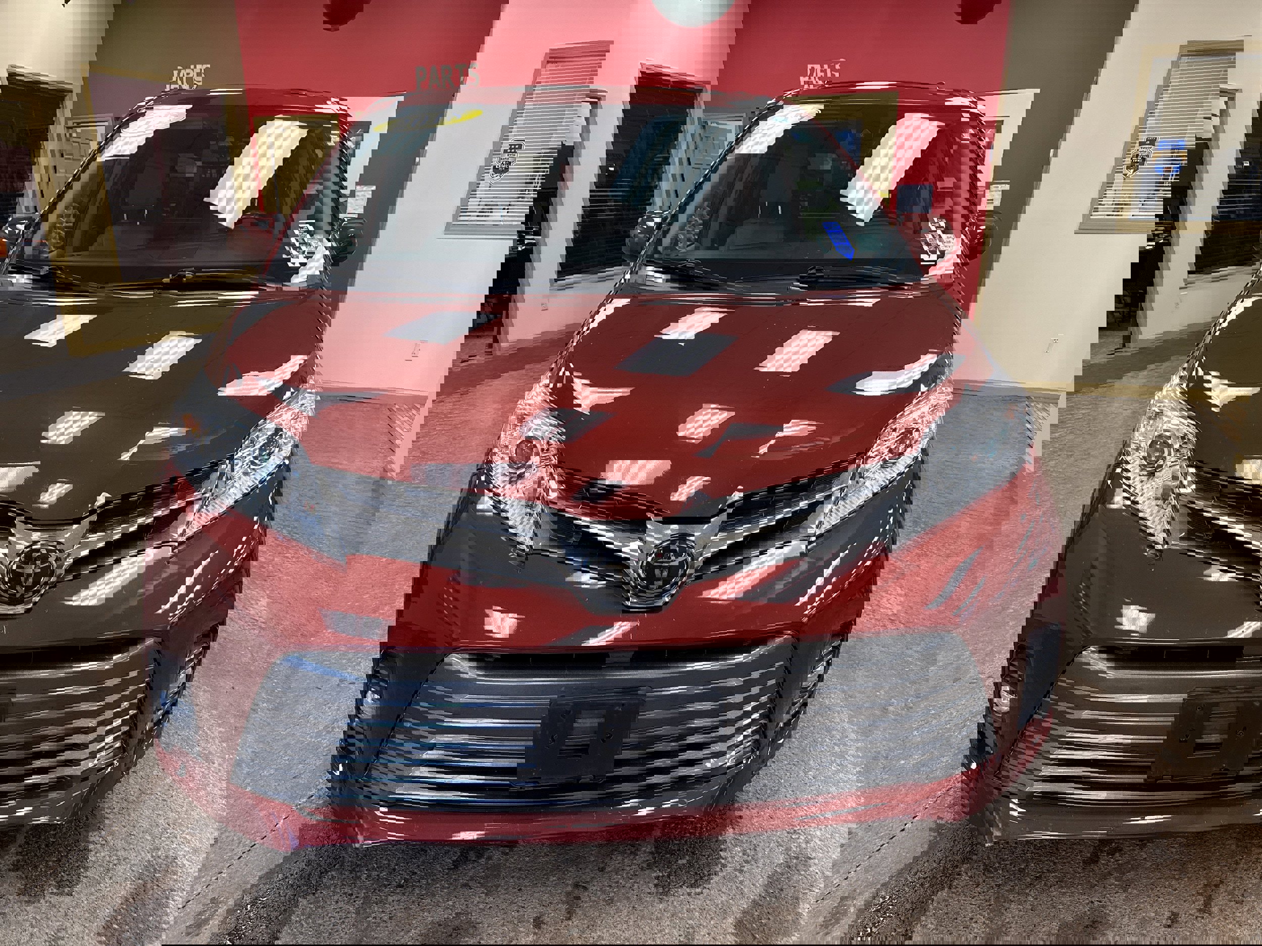 Used 2018 Toyota Sienna XLE w/ XLE Navigation Package image 2