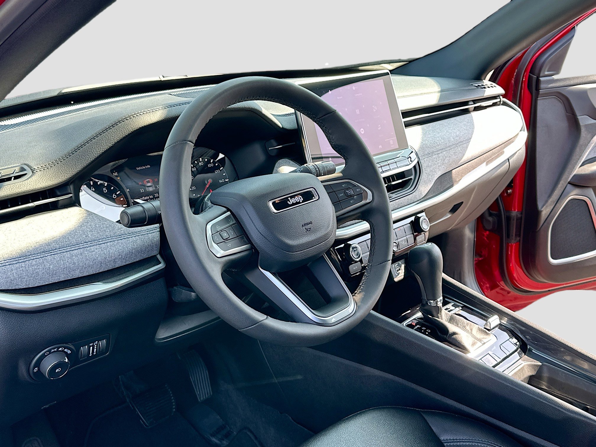 Used 2024 Jeep Compass Latitude image 4