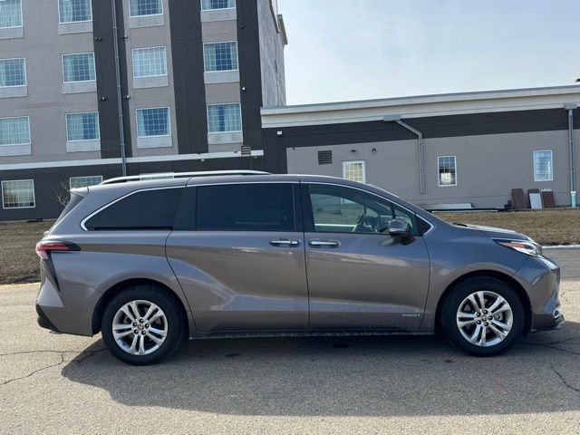 Used 2021 Toyota Sienna Platinum image 13
