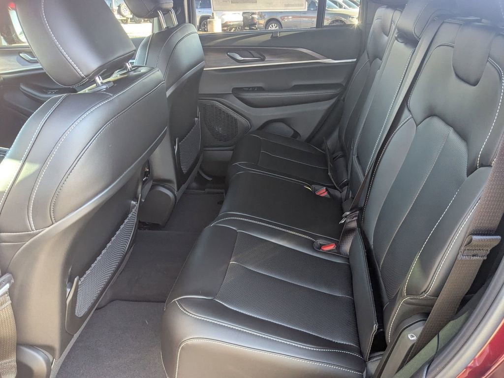 New 2025 Jeep Grand Cherokee Limited w/ Luxury Tech Group II image 32