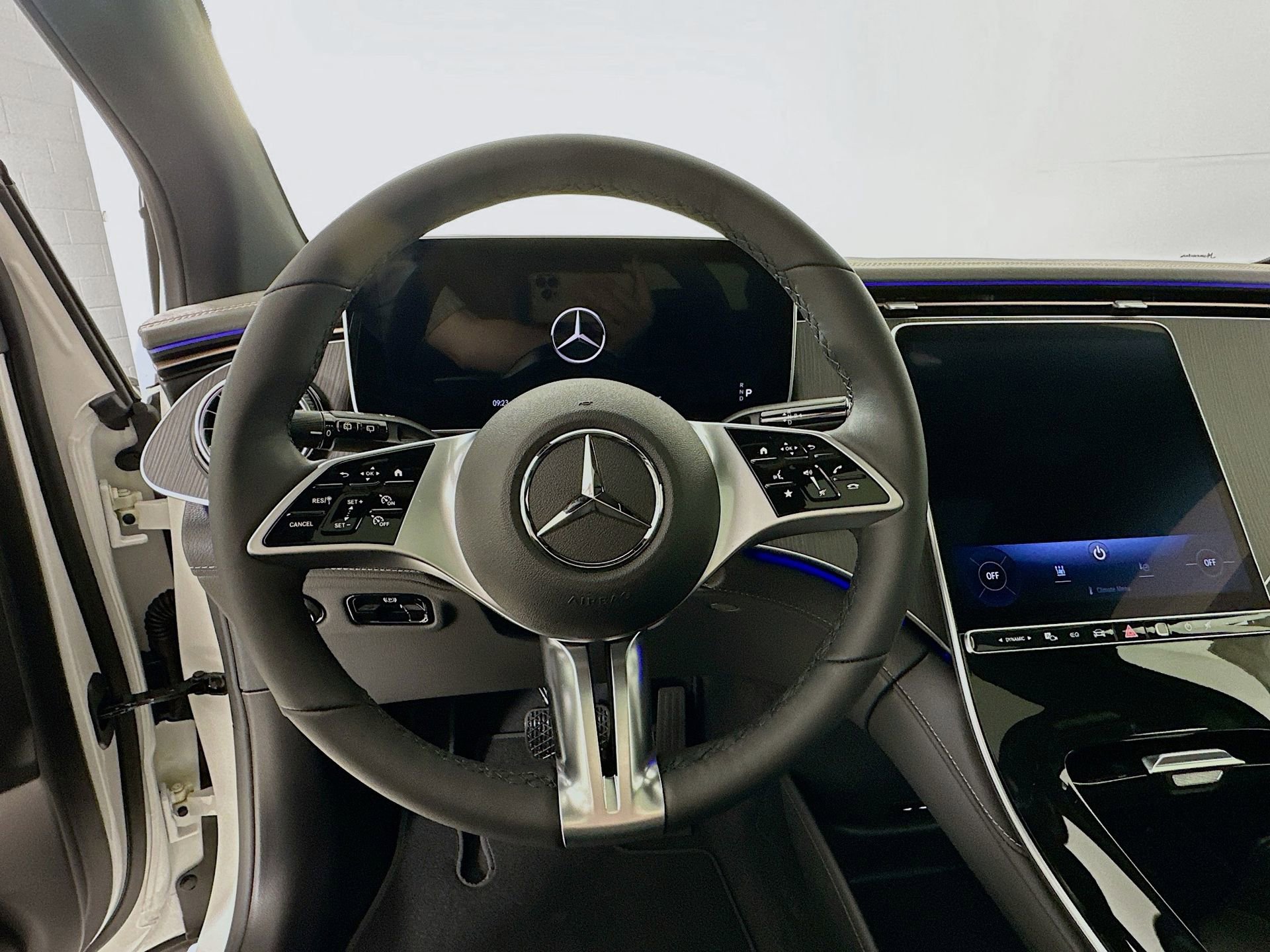 New 2026 Mercedes-Benz EQE 320 4MATIC SUV image 12