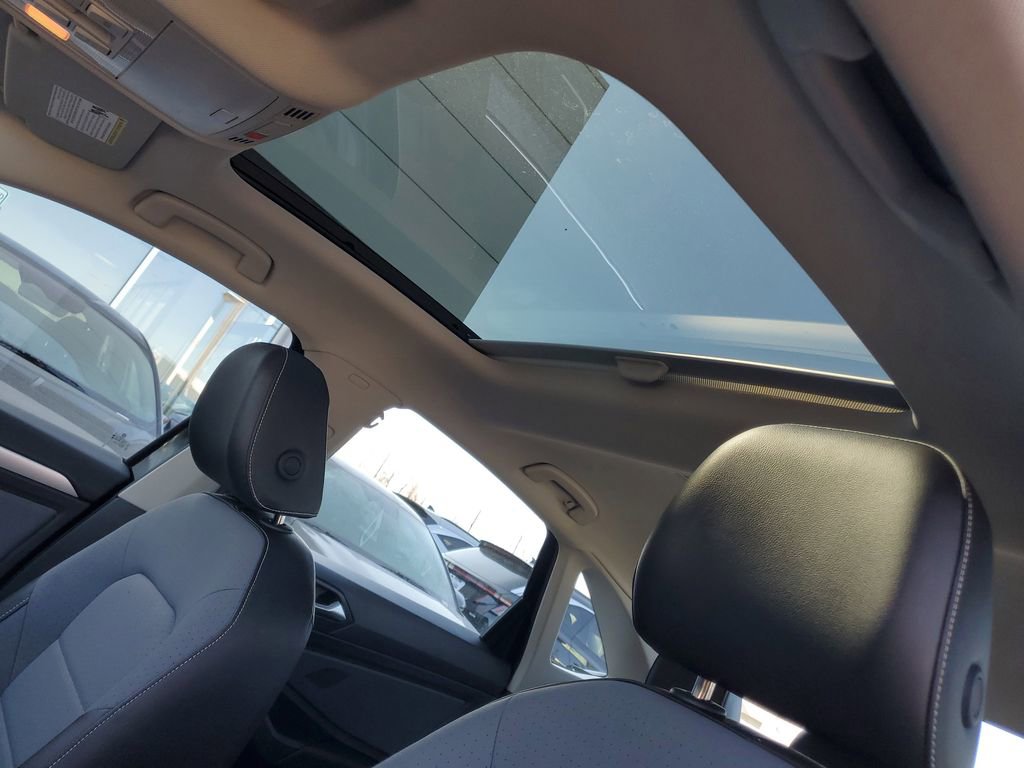 Used 2025 Volkswagen Jetta SE image 27