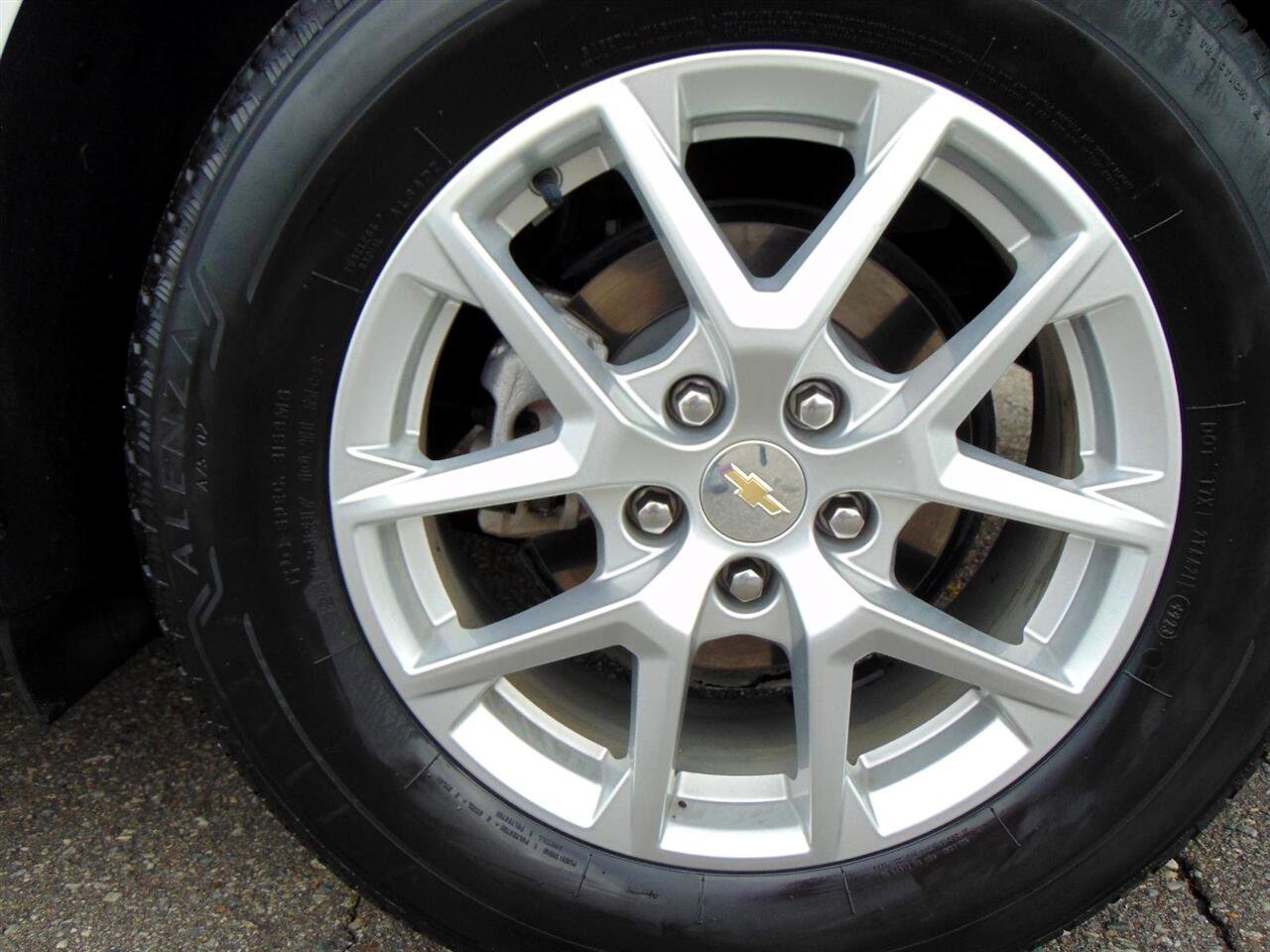 Used 2024 Chevrolet Equinox LT image 9