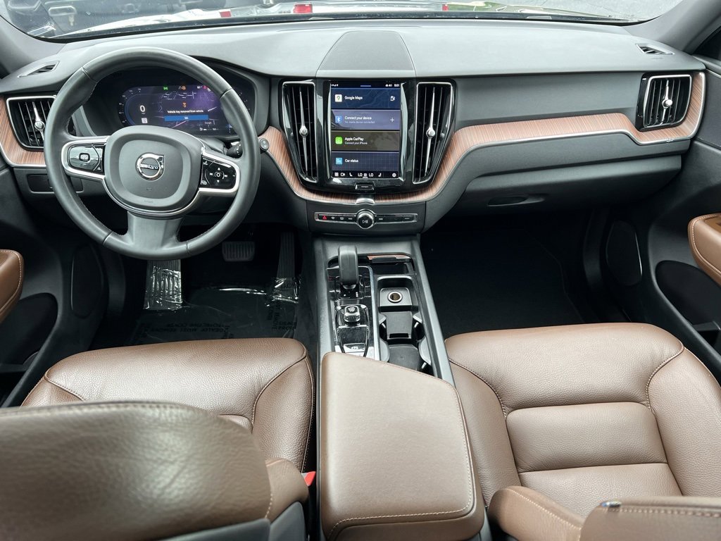 Used 2023 Volvo XC60 B5 Plus image 21