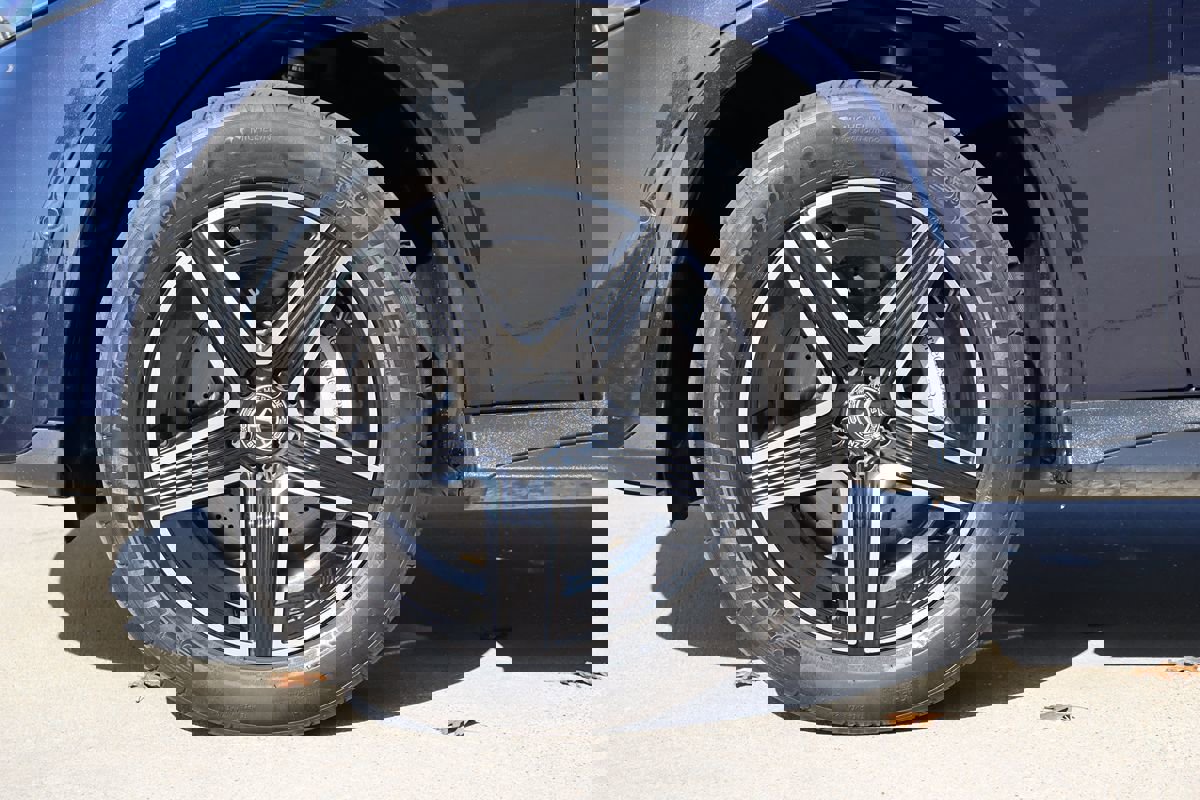 Used 2024 Mercedes-Benz GLC 300 4MATIC w/ AMG Line image 52