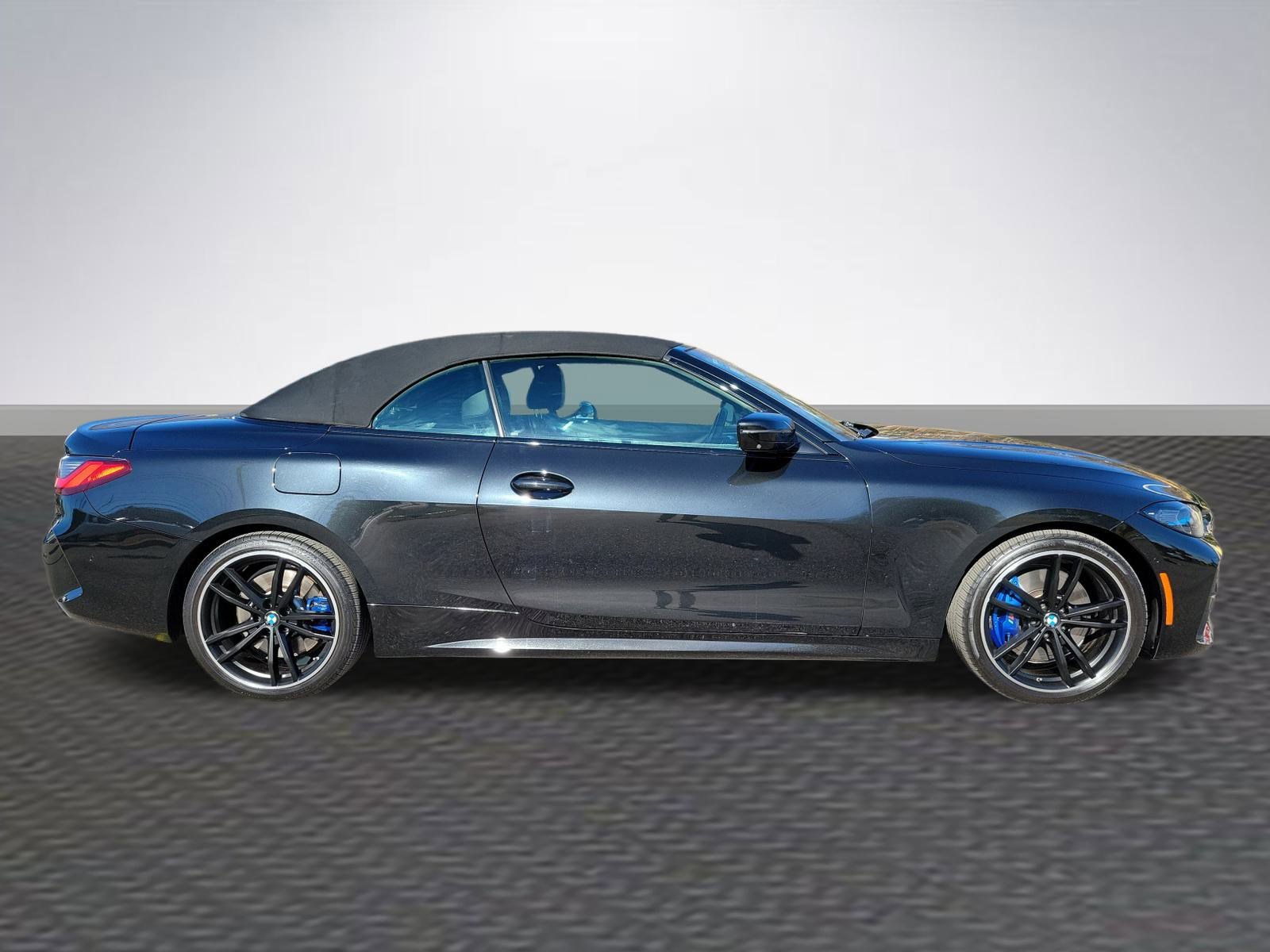 Used 2022 BMW 440i xDrive Convertible w/ Premium Package image 4