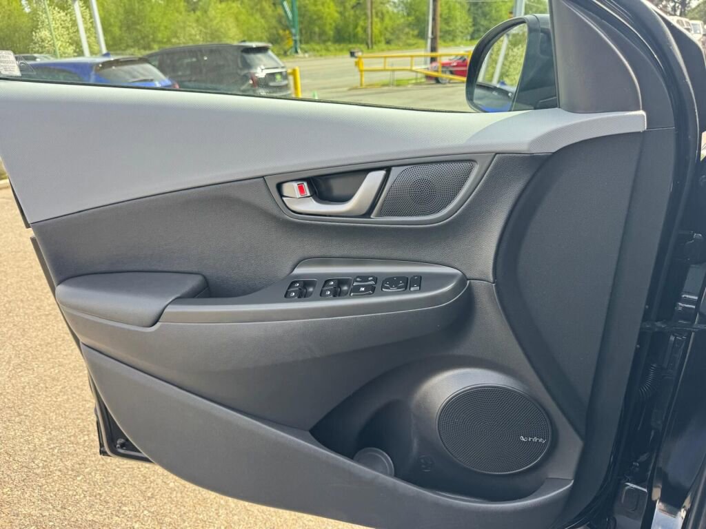 Used 2021 Hyundai Kona Limited AWD/4WD image 12