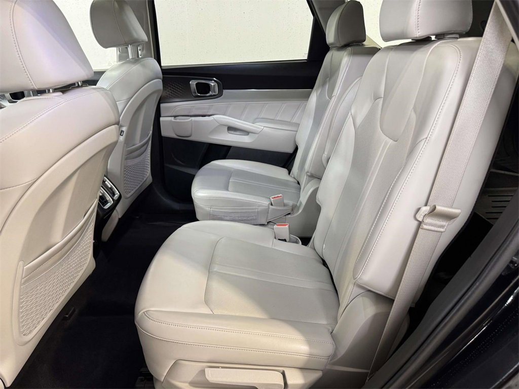 Used 2023 Kia Sorento SX image 18