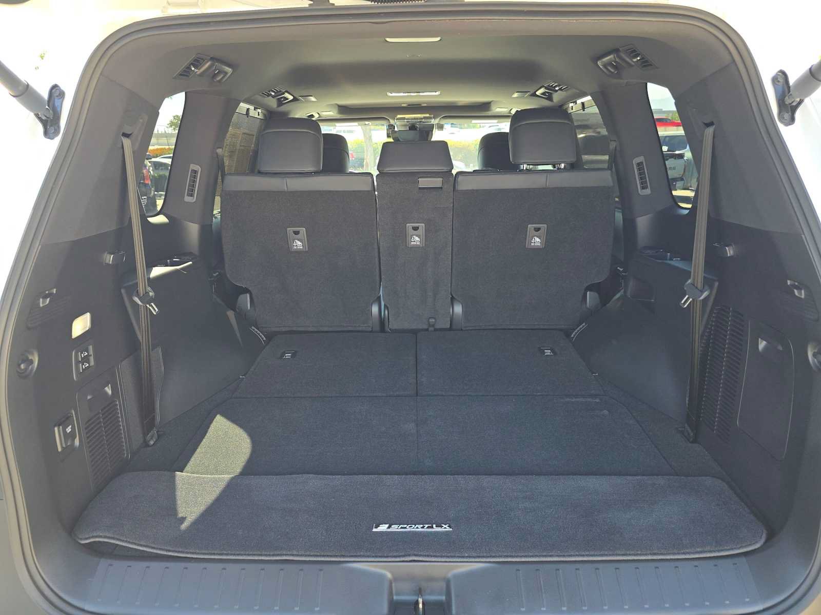Used 2023 Lexus LX 600 F Sport w/ Accessory Package (Z1) AWD/4WD image 15
