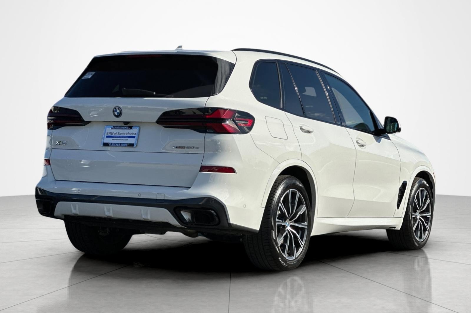 Used 2024 BMW X5 xDrive50e w/ M Sport Package AWD/4WD image 5