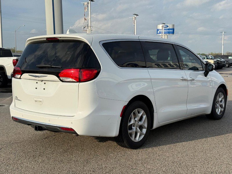 Used 2017 Chrysler Pacifica Touring Plus image 5