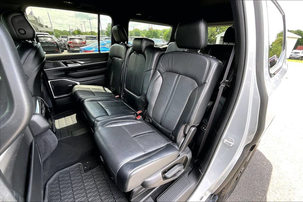 Used 2022 Jeep Wagoneer Series III RWD image 24