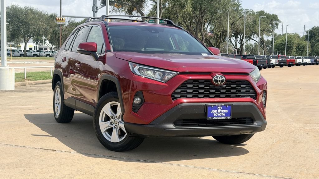 Used 2021 Toyota RAV4 XLE AWD/4WD image 2