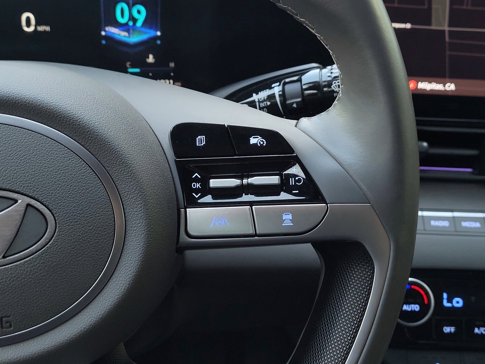 Used 2024 Hyundai Elantra SEL w/ Convenience Package image 21