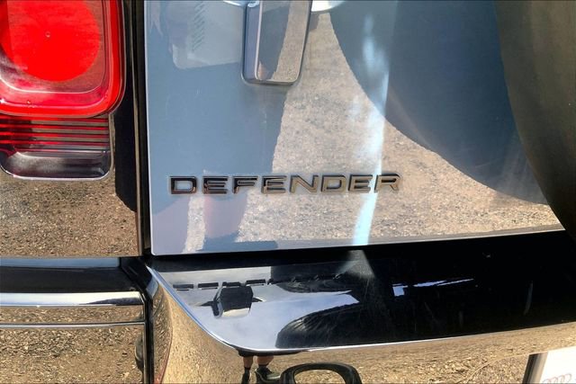 Used 2025 Land Rover Defender 110 X-Dynamic SE image 8