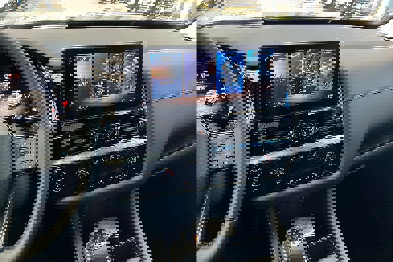 New 2026 Nissan Pathfinder SL image 6