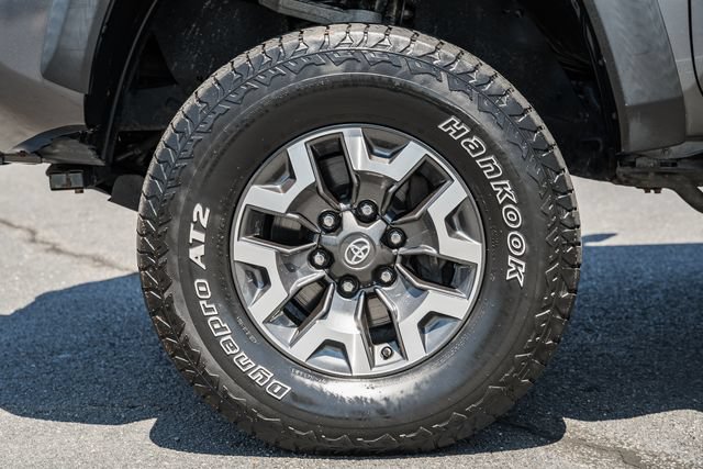 Used 2020 Toyota Tacoma TRD Off-Road AWD/4WD image 18