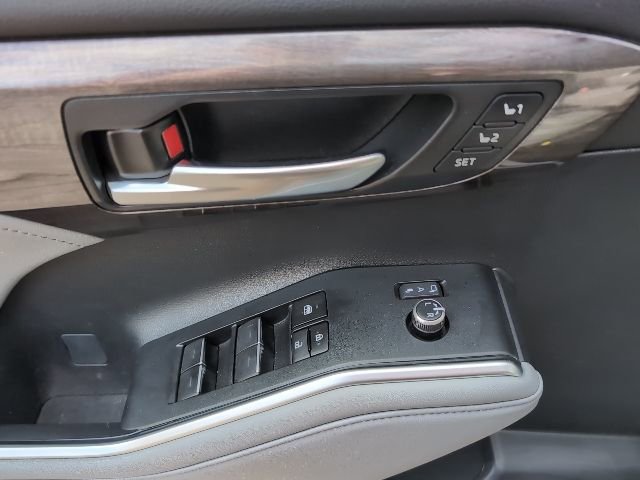 Used 2023 Toyota Highlander Limited AWD/4WD image 12