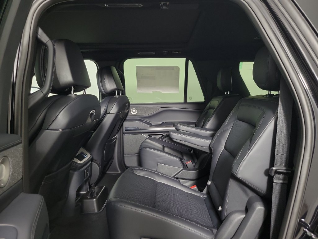 New 2027 Lincoln Navigator L Reserve w/ Jet Appearance Package RWD image 11