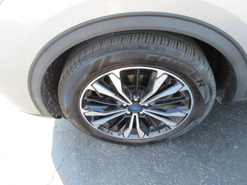 Used 2021 Ford Escape SE w/ SE Sport Appearance Package FWD image 14
