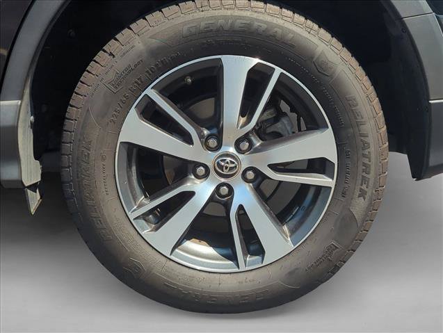 Used 2018 Toyota RAV4 XLE FWD image 13
