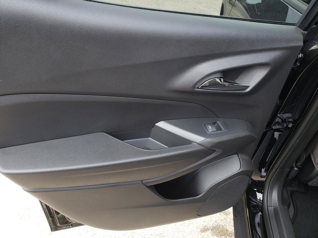New 2026 Chevrolet Trax ACTIV w/ Sunroof Package FWD image 16