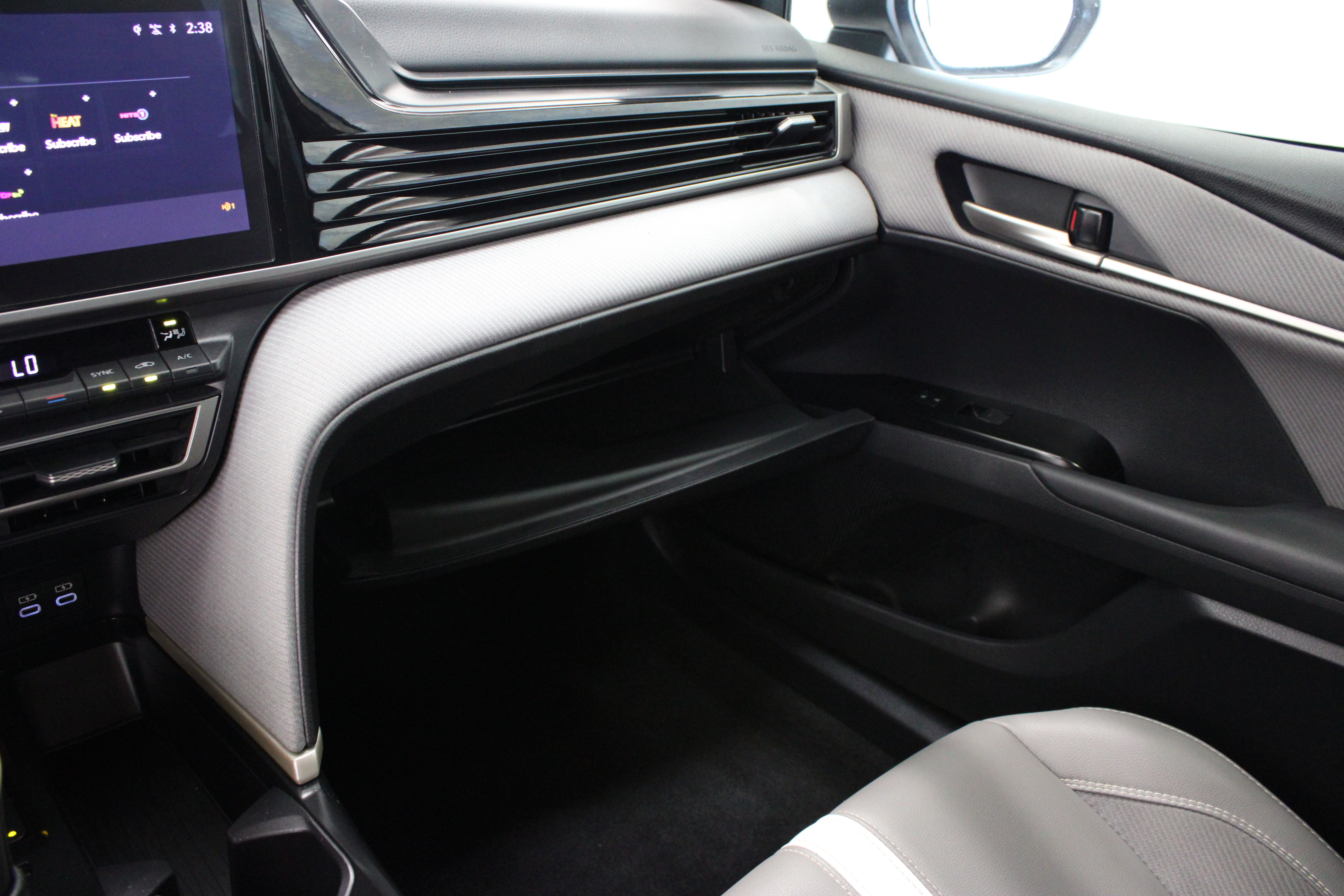 Used 2025 Toyota Camry SE w/ Multimedia Upgrade Package FWD image 23
