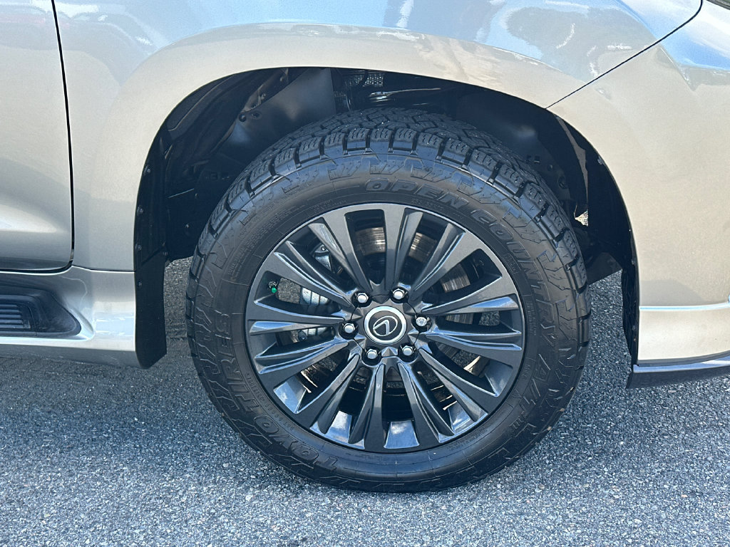 Used 2023 Lexus GX 460 Premium w/ Accessory Package AWD/4WD image 12