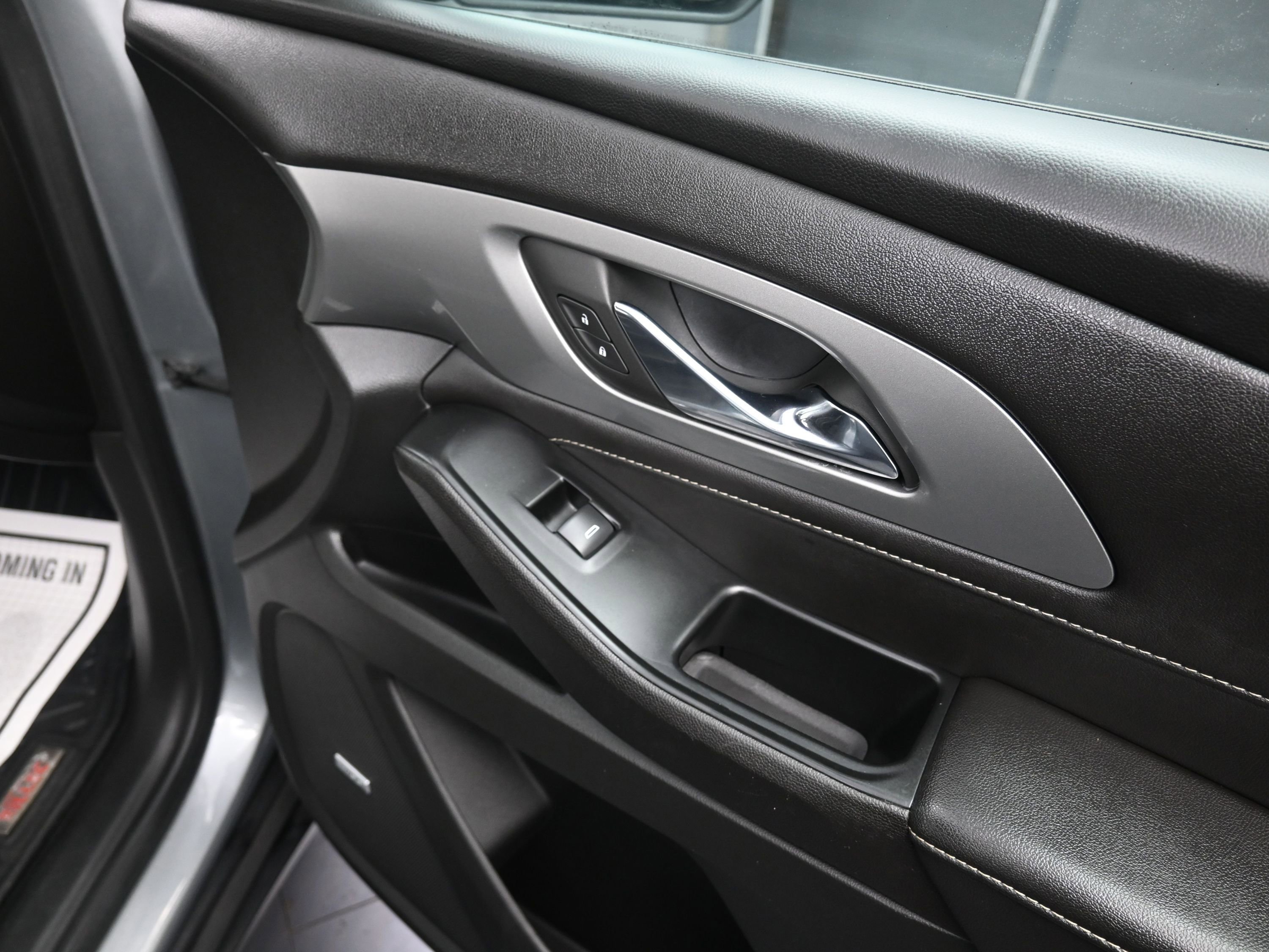 Used 2023 Chevrolet Traverse LT w/ LT Premium Package image 31