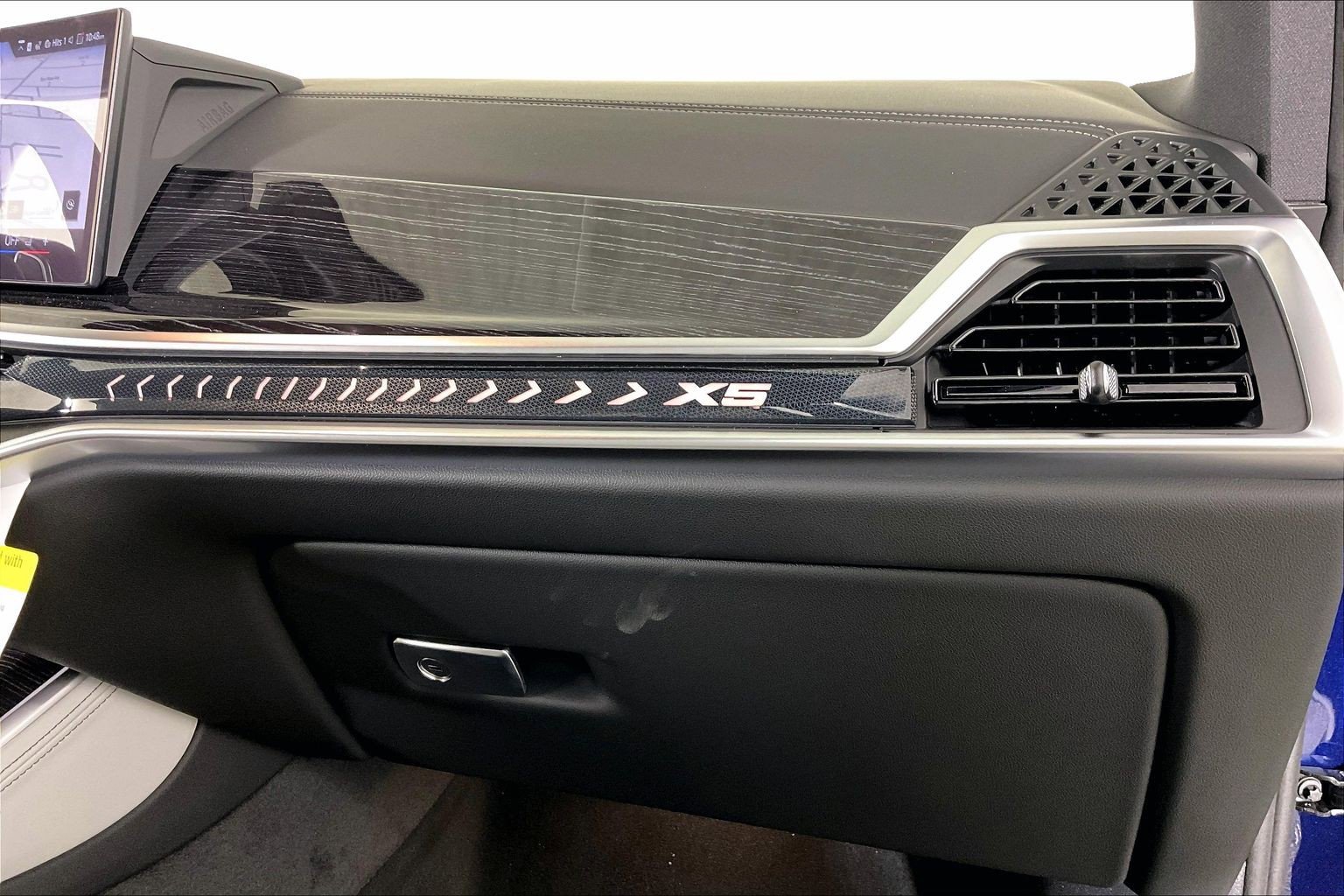 New 2026 BMW X5 xDrive40i w/ M Sport Package AWD/4WD image 19