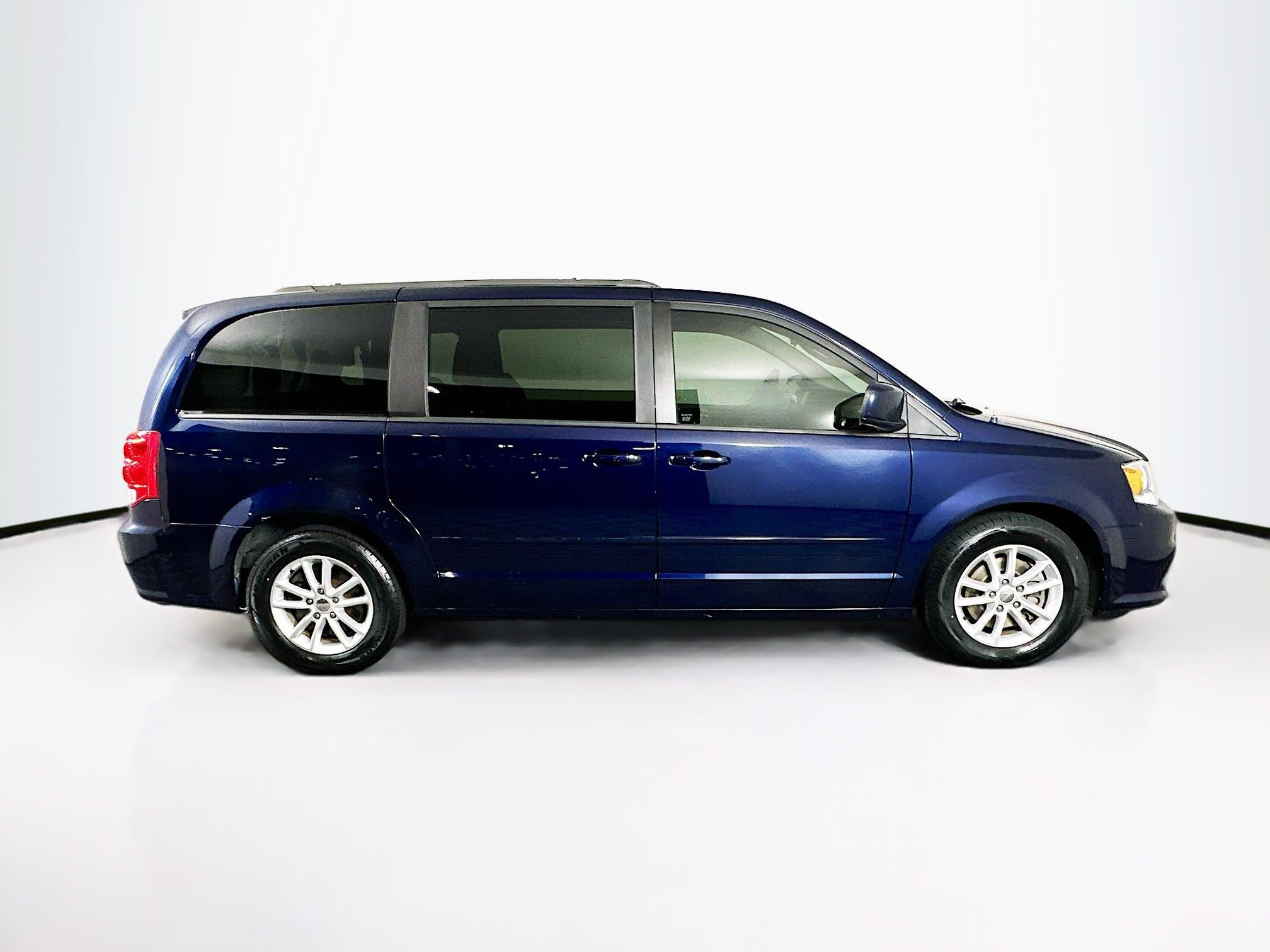 Used 2013 Dodge Grand Caravan SXT w/ Entertainment Group 1 image 10