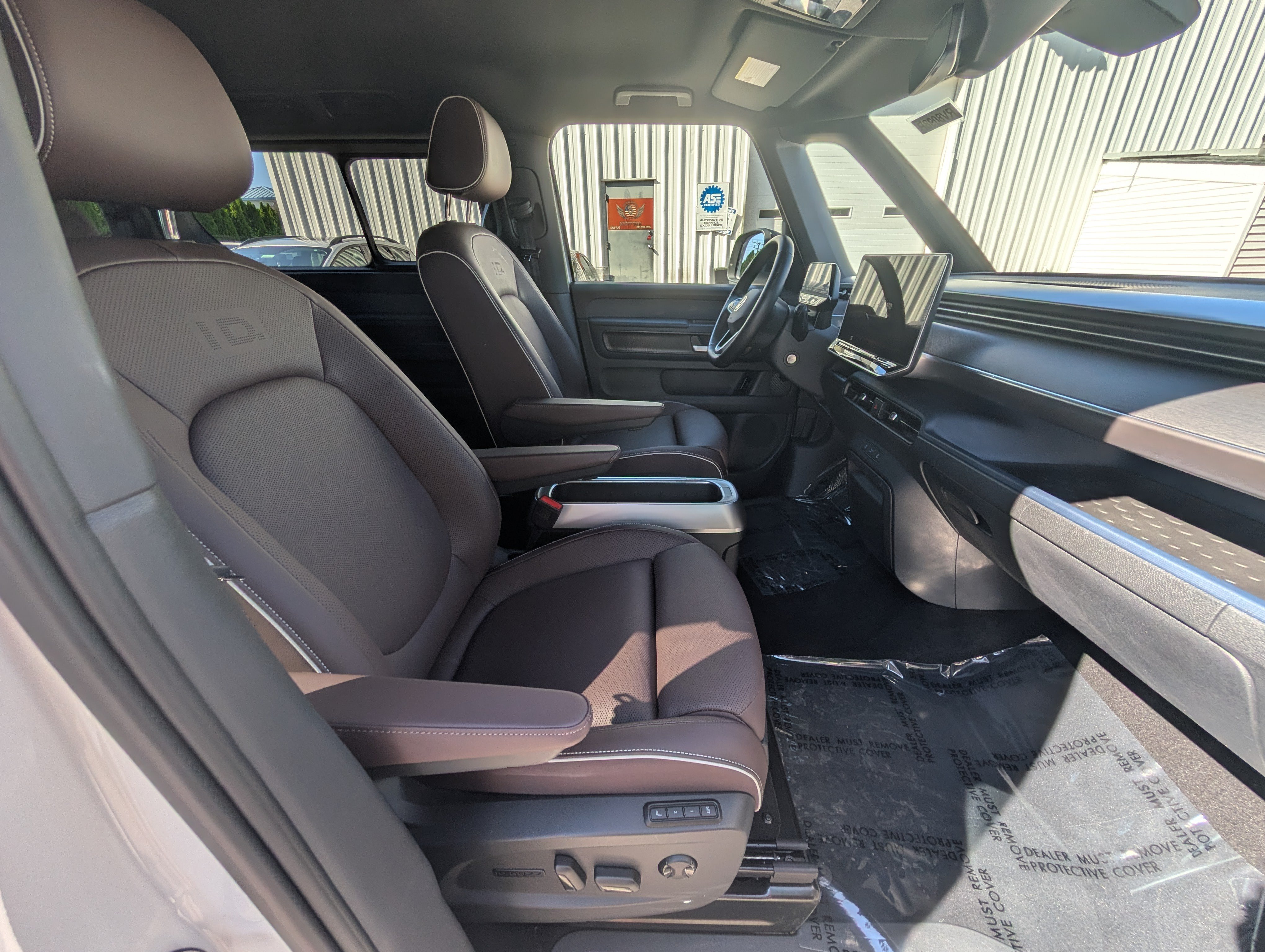 Used 2025 Volkswagen ID. Buzz Pro S Plus RWD image 10