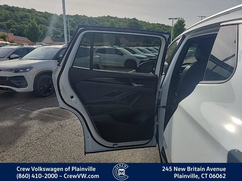 Certified 2026 Volkswagen Tiguan SEL R-Line AWD/4WD image 46