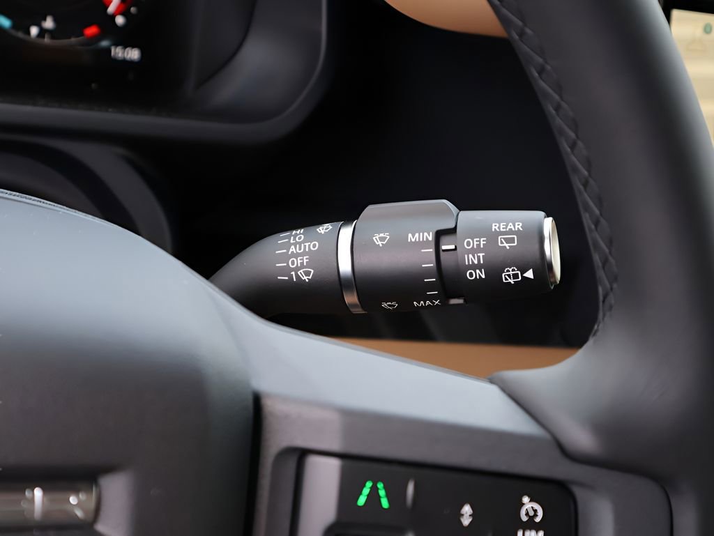 New 2026 Land Rover Defender 110 X-Dynamic SE image 32