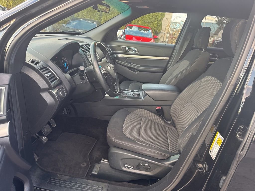 Used 2018 Ford Explorer XLT video 2