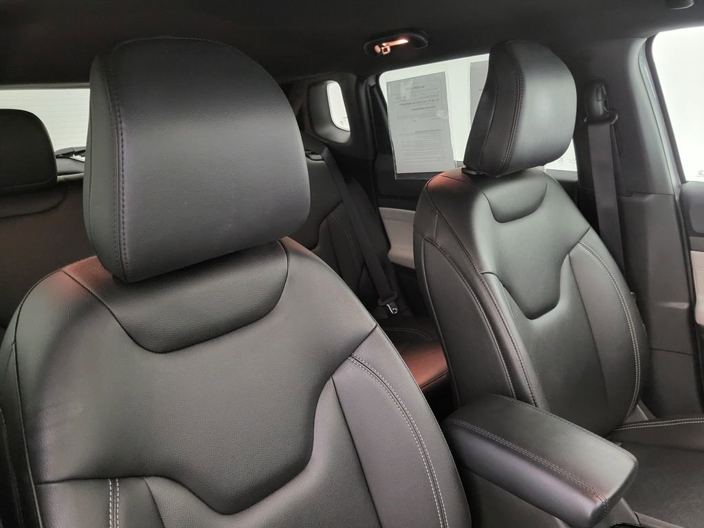 Used 2025 Jeep Compass Limited image 40