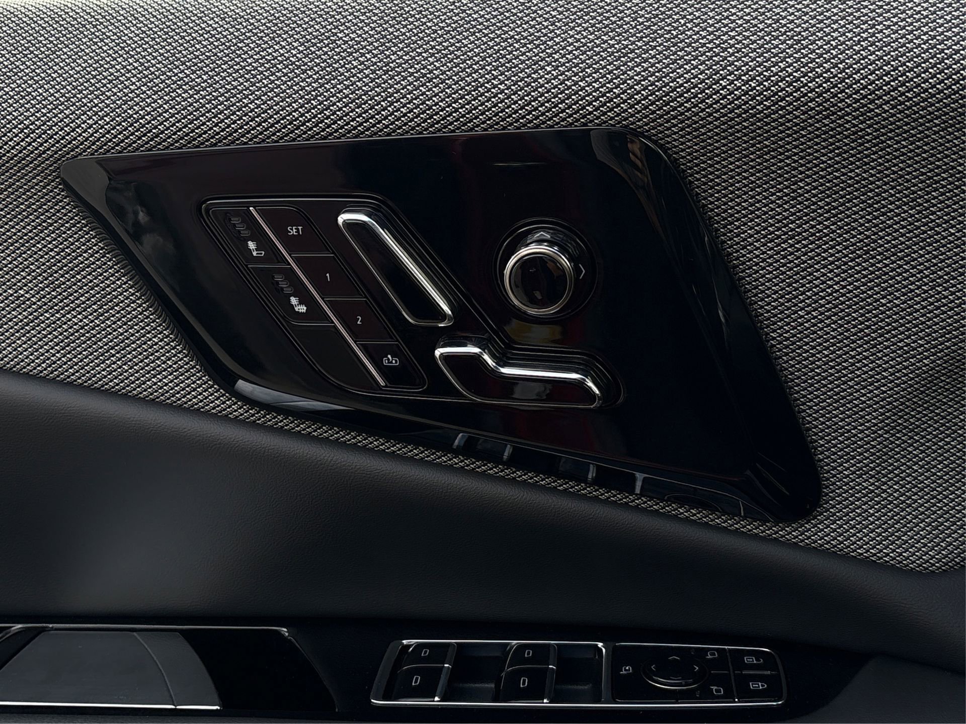 New 2025 Cadillac Optiq Sport 1 w/ LPO, Floor Liner Package image 22