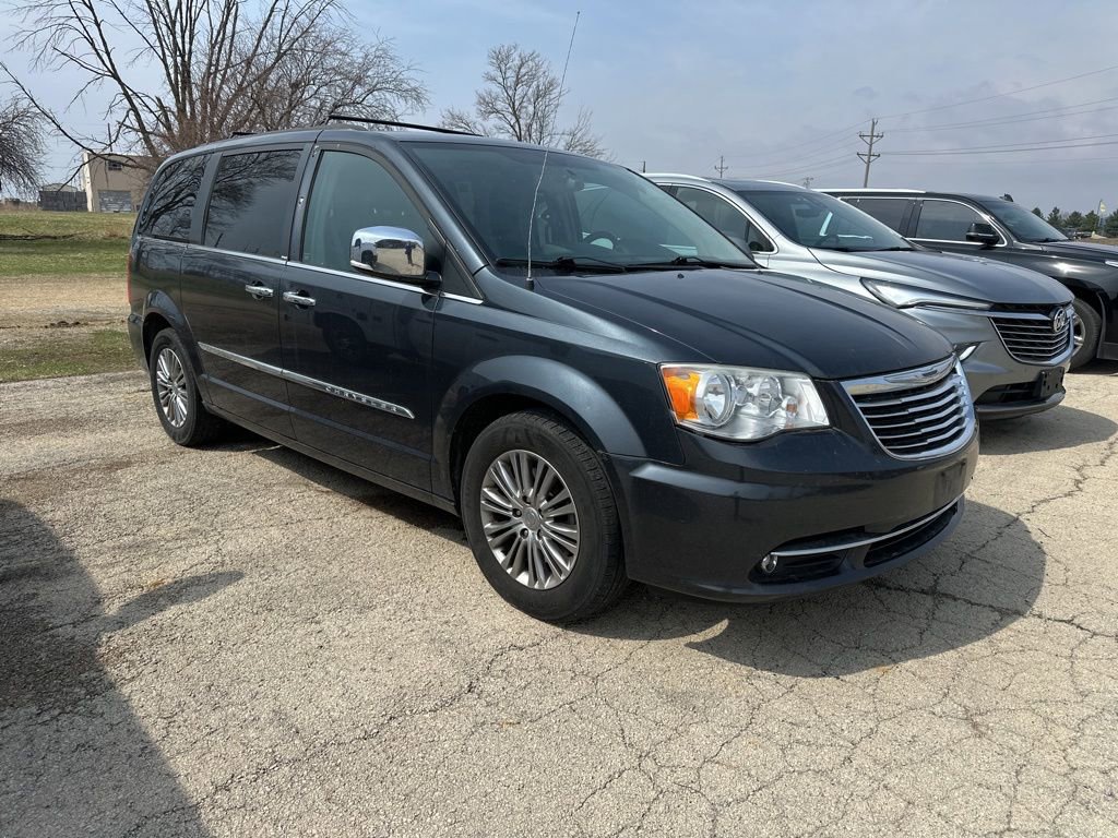 Used 2014 Chrysler Town & Country Touring-L w/ Driver Convenience Group FWD image 7