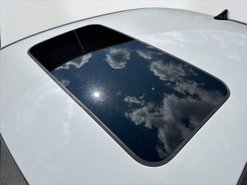 New 2025 Hyundai Elantra Limited image 15