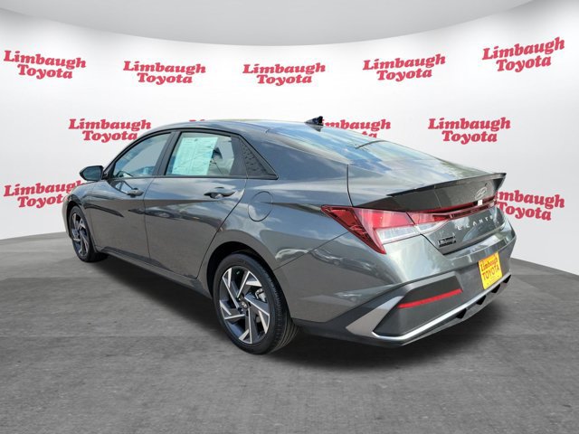 Used 2025 Hyundai Elantra Sport FWD image 24