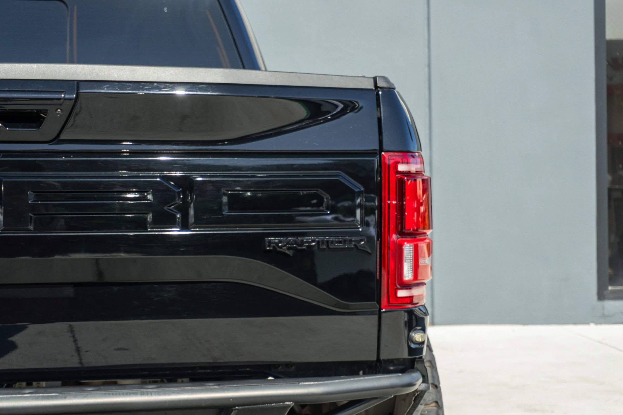 Used 2017 Ford F150 Raptor w/ Equipment Group 802A Luxury AWD/4WD image 40