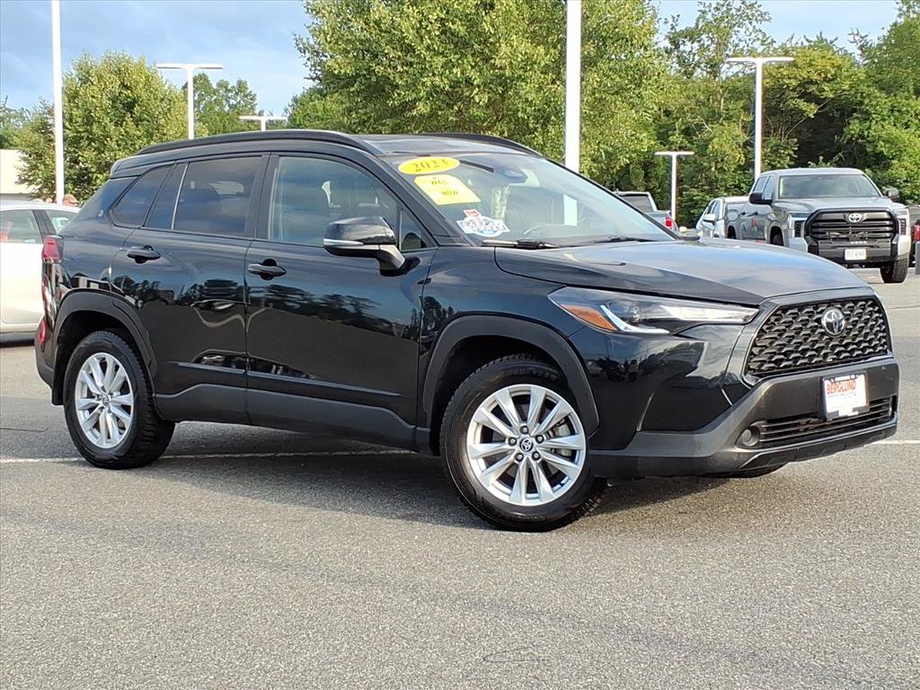 Used 2023 Toyota Corolla Cross LE w/ Moonroof Package AWD/4WD image 2