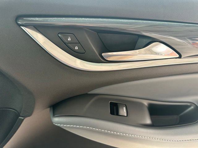 Used 2023 Buick Enclave Essence AWD/4WD image 17