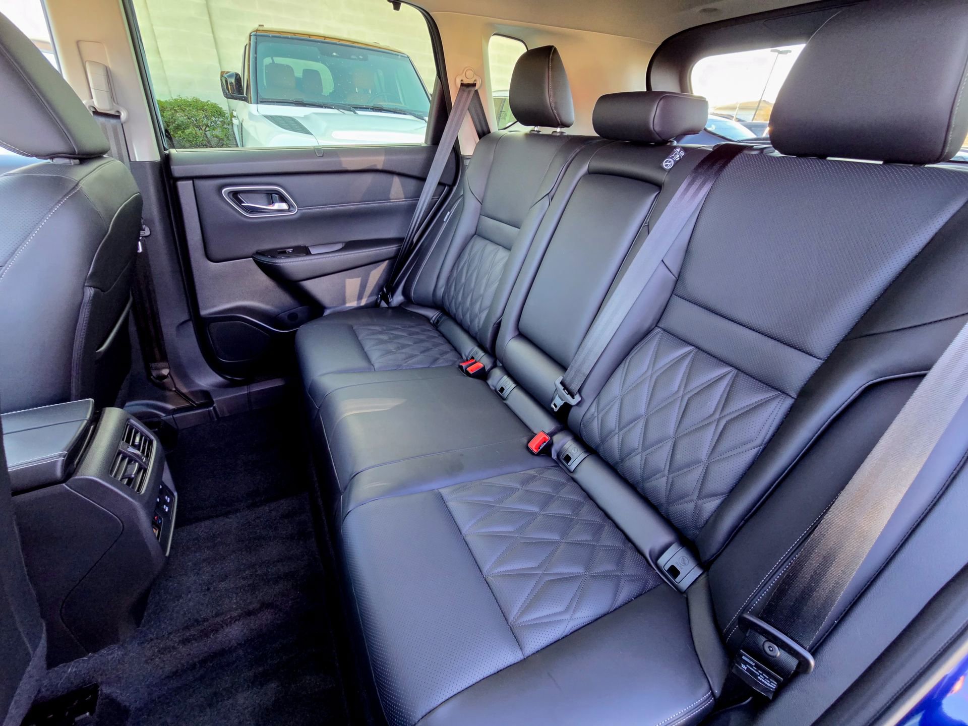 Used 2025 Nissan Rogue Platinum w/ Platinum Premium Package image 15