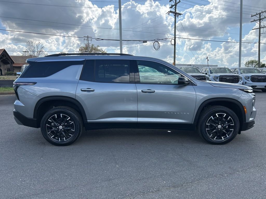 Used 2026 Chevrolet Traverse LT image 6